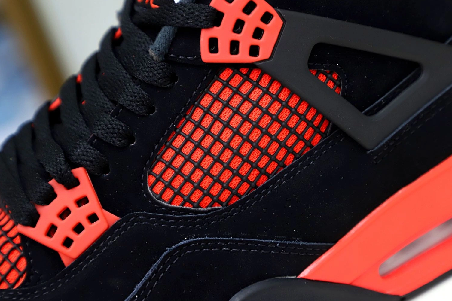 4 RETRO JORDAN 'RED THUNDER' AIR 1115